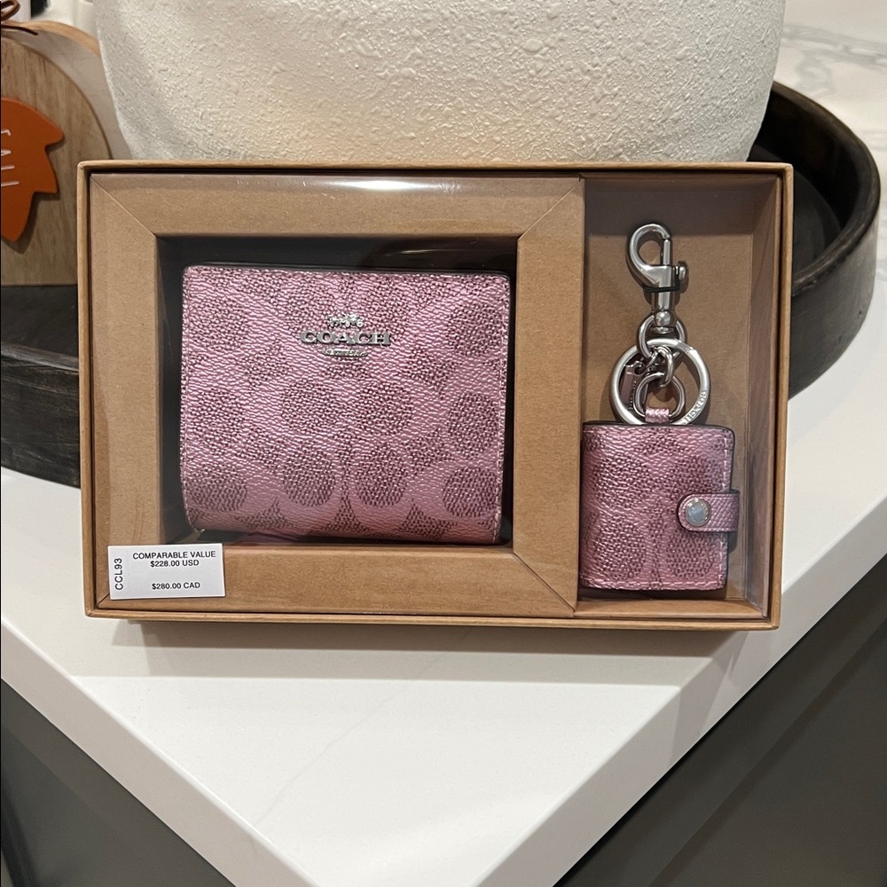Cute. Boxed Snap Wallet & Picture Frame Cham.